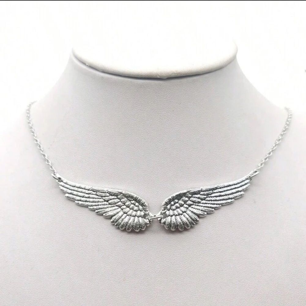 Elegant Silver Wing Necklace A1548